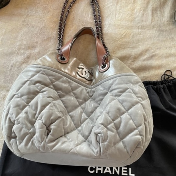 AUTHENTIC CHANEL 2009-2010 "In-the-Mix" Tote in light grey calfskin - Picture 1 of 12